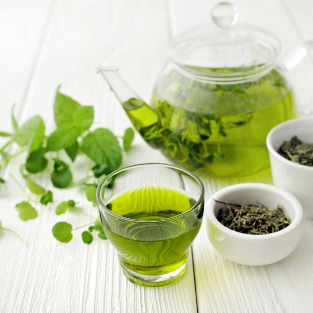 Zielona herbata pomocna na ból stawów.