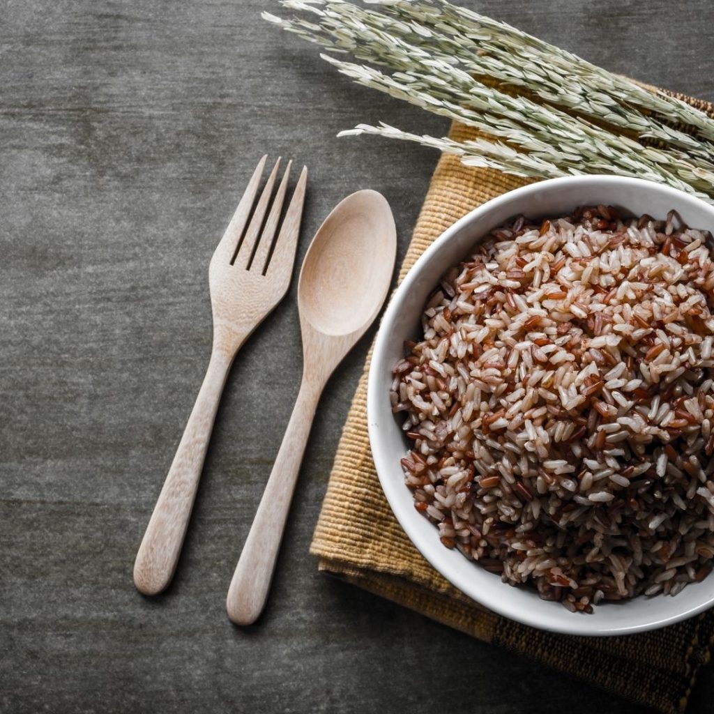 Brązowy ryż jest pomocny na ból stawów.